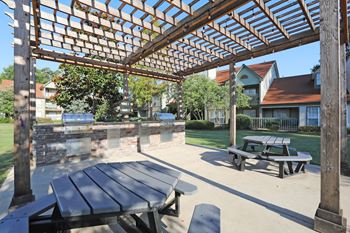 Night-lit pergola/outdoor kitchen